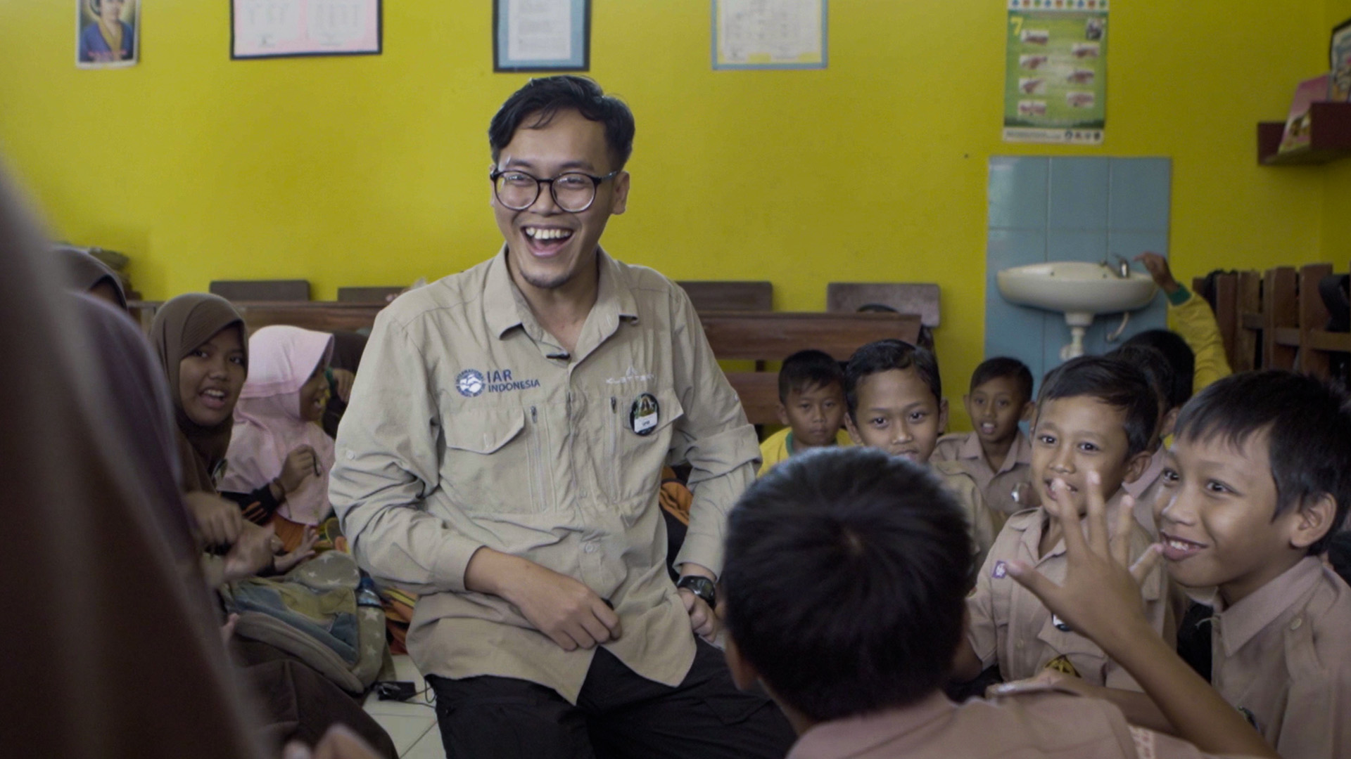 Agung with children at outreach activity 